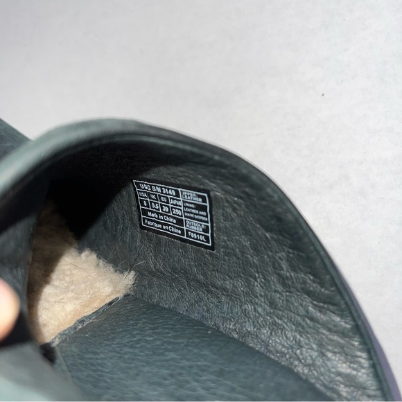 UGG Women’s Clogs Leather Lined Mules Size 8 Black Slip On - Picture 6 of 8